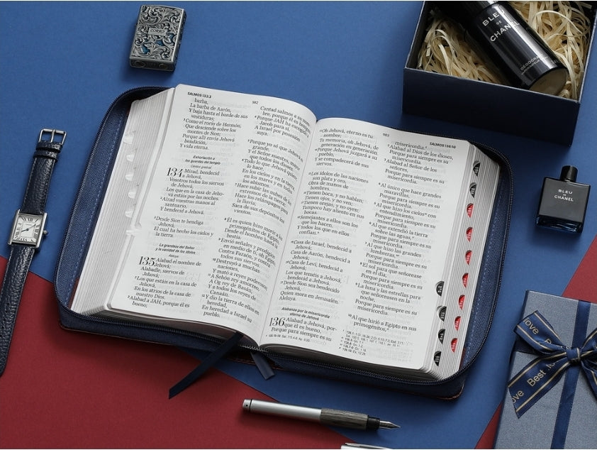 Biblia con Cierre Letra Gigante Manual 14 puntos RV1960 imit duotono azul y café con índice - Examíname, oh Dios