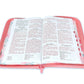 Biblia con Cierre Letra Grande 12 puntos para Mujer RV1960 imit. piel salmon floral con índice y canto mariposa