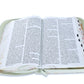 Biblia con Cierre Letra Gigante Manual 14 puntos RV1960 imit piel verde menta fantasía floral con índice y canto floral