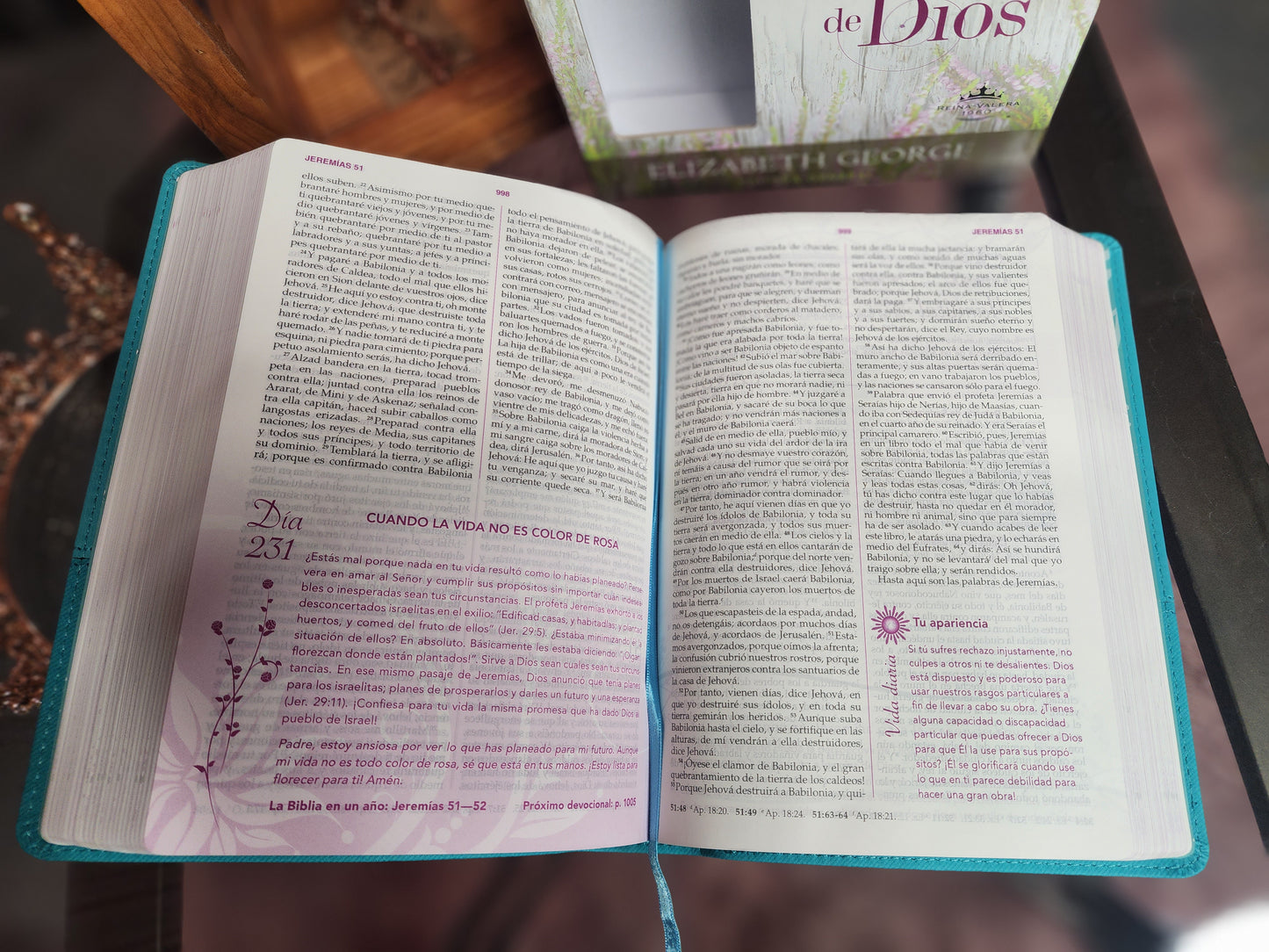 Biblia Devocional de la mujer conforme al corazón de Dios RV1960, piel turquesa