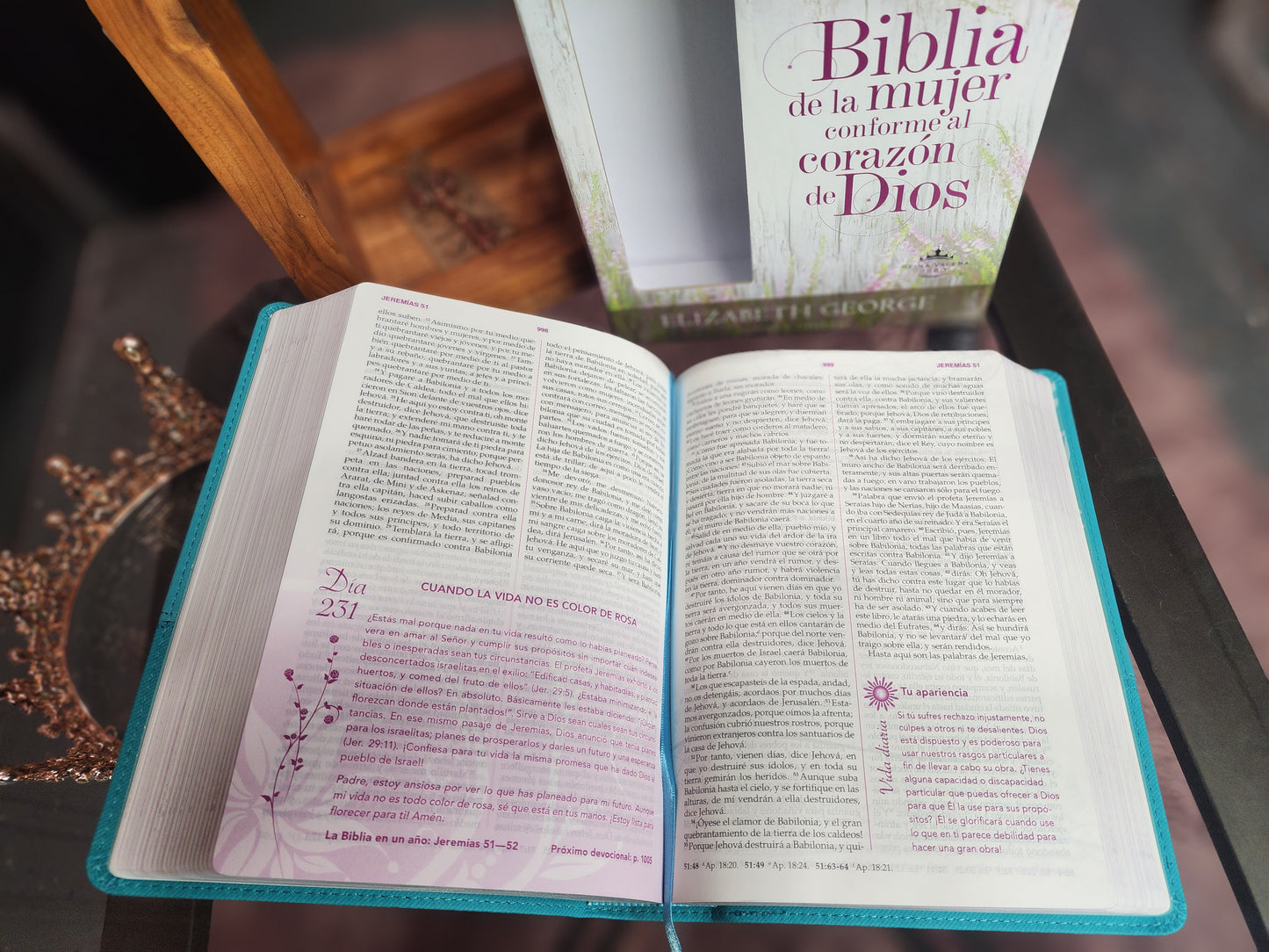 Biblia Devocional de la mujer conforme al corazón de Dios RV1960, piel turquesa