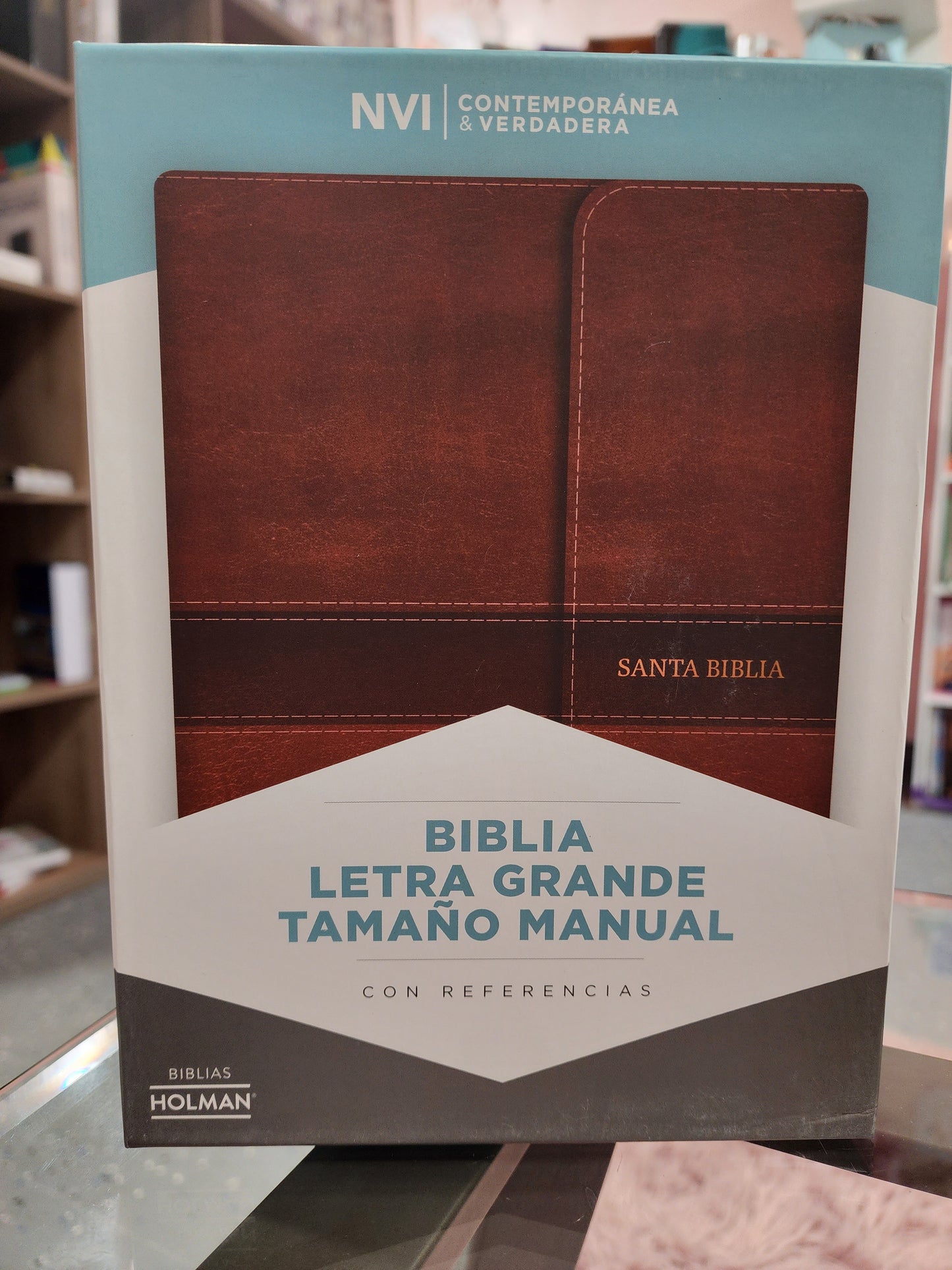 Biblia NVI Letra Grande manual, piel café con solapa magnética