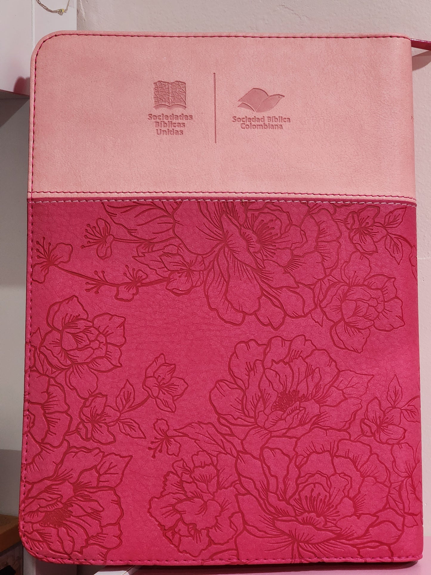 Biblia RV1960 Letra Gigante, con cierre e índice, piel duotono fucsia y rosa